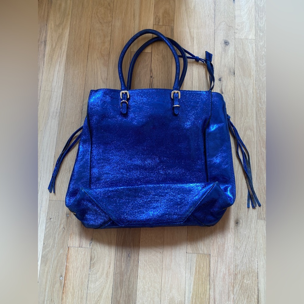 Gorgeous Essentiel Antwerp Blue Purse with Heart Keychain - Picture 10 of 16
